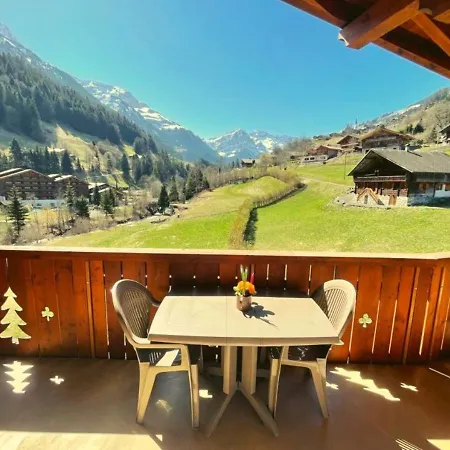 Apartment Mountain River 4*